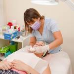 Tratamiento facial en el Consultorio Estético Virginia Gil. Montevideo, Uruguay.
