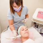 Tratamiento facial en el Consultorio Estético Virginia Gil. Montevideo, Uruguay.