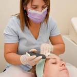 Tratamiento facial en el Consultorio Estético Virginia Gil. Montevideo, Uruguay.