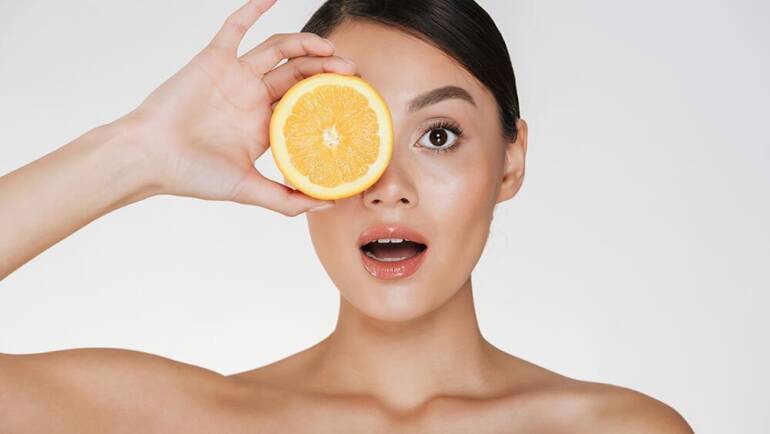 Nuestra piel es un órgano en constante renovación y, por este motivo, necesita del aporte de nutrientes específicos para mantenerse fuerte y radiante. Si querés una piel luminosa y fresca, estas vitaminas te pueden ayudar.